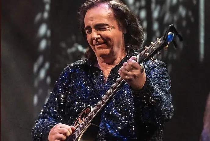 Solitary Man - A Tribute to Neil Diamond