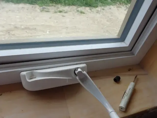 WINDOW & SCREEN REPAIRS IN LONDON in Windows & Doors in London - Image 5