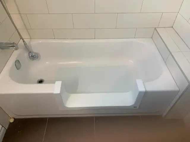 Bathtub Reglazing, Bathtub Refinishing, Resurfacing Tubs Tiles in Renovations, General Contracting & Handyman in London - Image 11