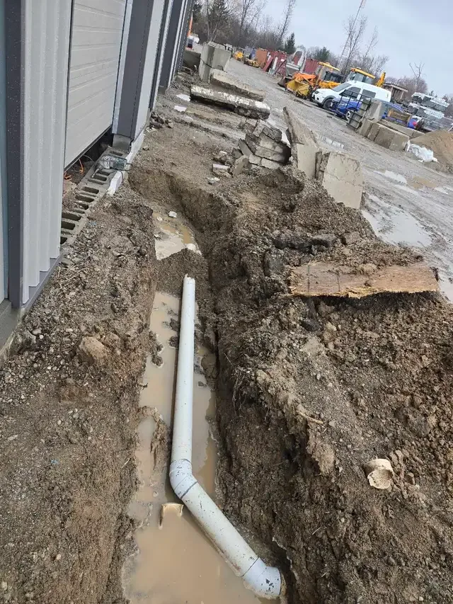 licensed plumber in Plumbing in London - Image 8