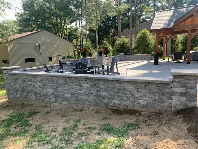 interlocking bricks & retaining walls in Interlock, Paving & Driveways in London - Image 7