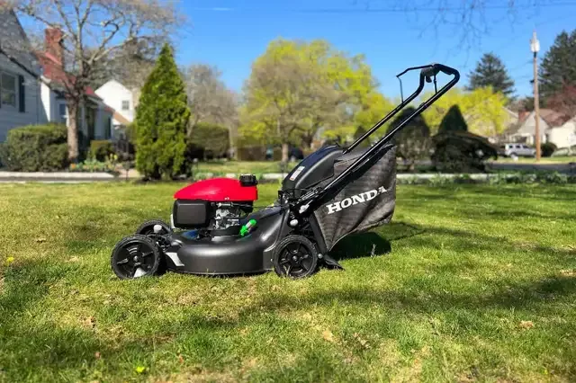 Get that Snowblower ready! "Tune-up time"  Mobile Repair! in Other in London - Image 2