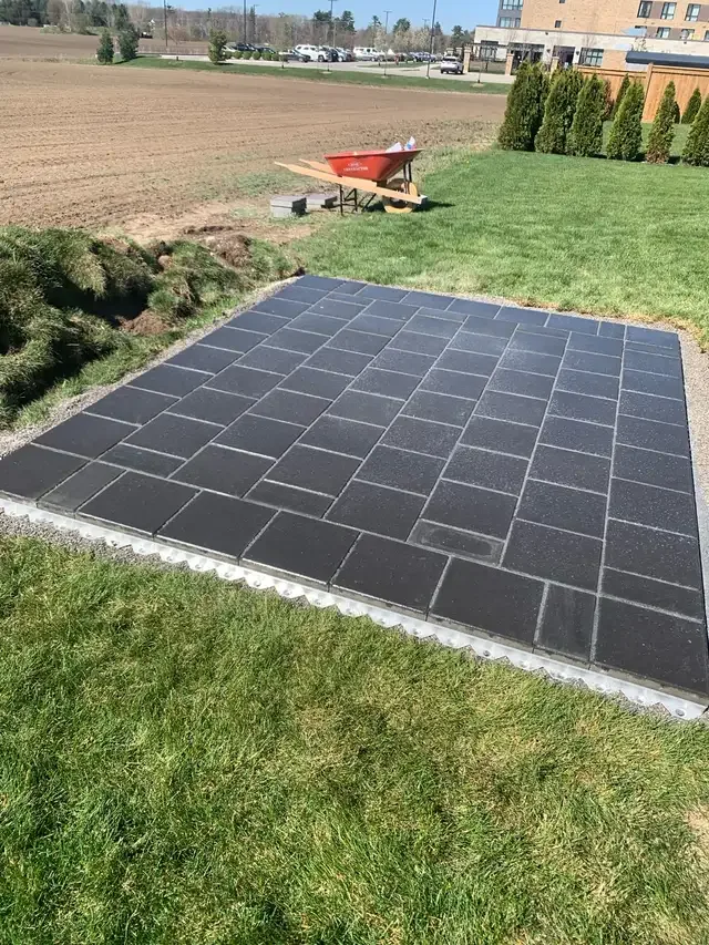 interlocking bricks & retaining walls in Interlock, Paving & Driveways in London - Image 11
