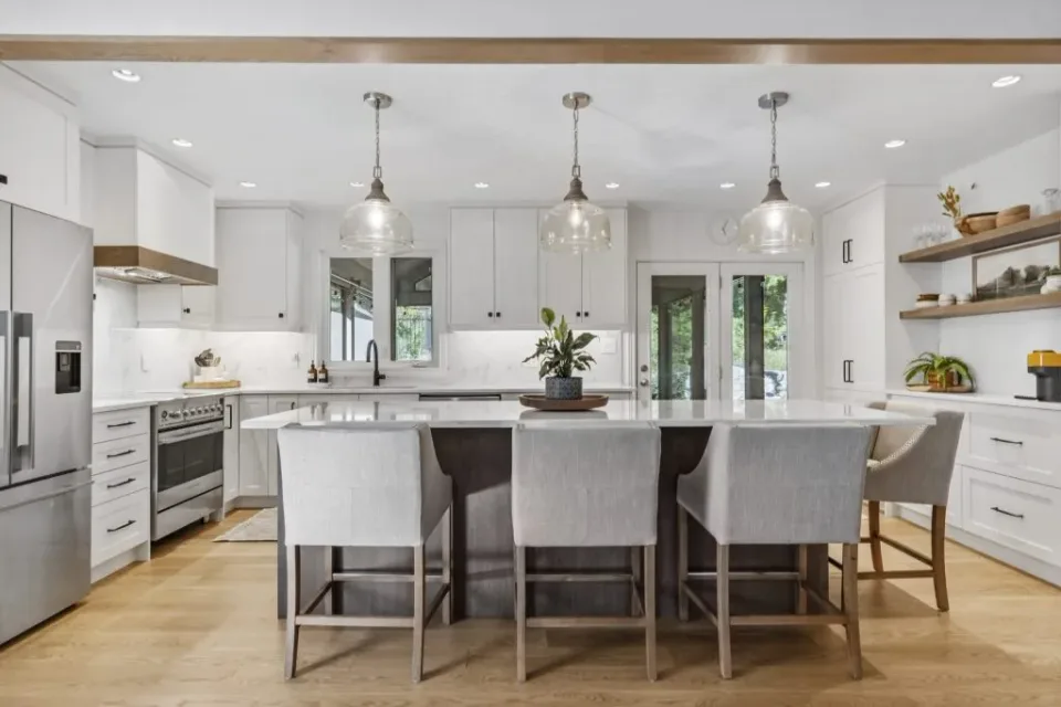 Professional commercial and branding photography in London Ontario by MPV | Mike Popovici Visuals, featuring Verbeek Kitchens’ modern custom kitchen with marble countertops, pendant lighting, and sleek cabinetry.