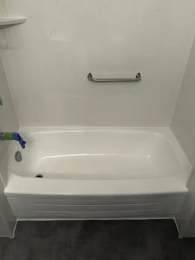 Bathtub Reglazing, Bathtub Refinishing, Resurfacing Tubs Tiles in Renovations, General Contracting & Handyman in London - Image 5