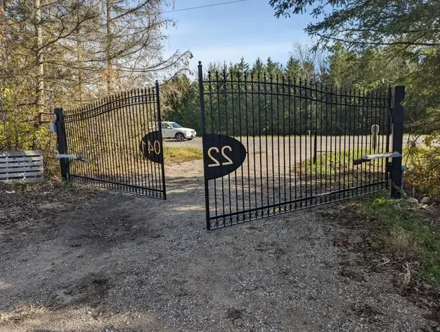 Custom Metal Driveway Gates, Wheelchair Ramps, Railings, Repair in Fence, Deck, Railing & Siding in London - Image 21