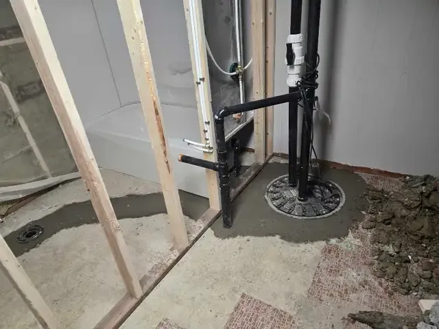 licensed plumber in Plumbing in London - Image 11