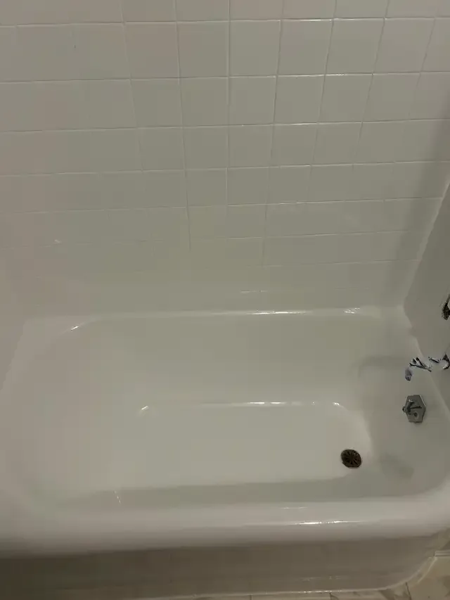 Bathtub Reglazing, Bathtub Refinishing, Resurfacing Tubs Tiles in Renovations, General Contracting & Handyman in London - Image 7