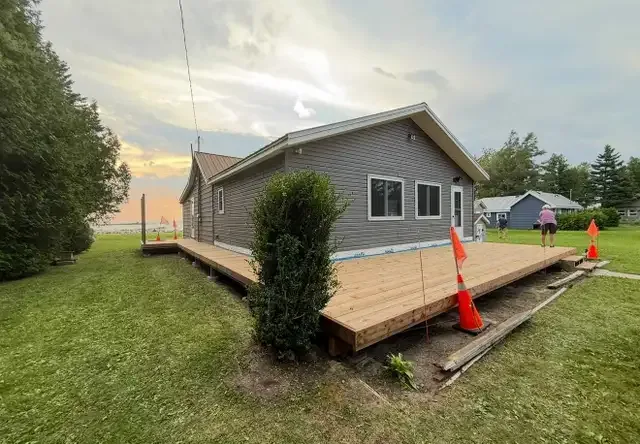 DECK BUILDING, FENCING & OUTDOOR CARPENTRY in Fence, Deck, Railing & Siding in London - Image 5