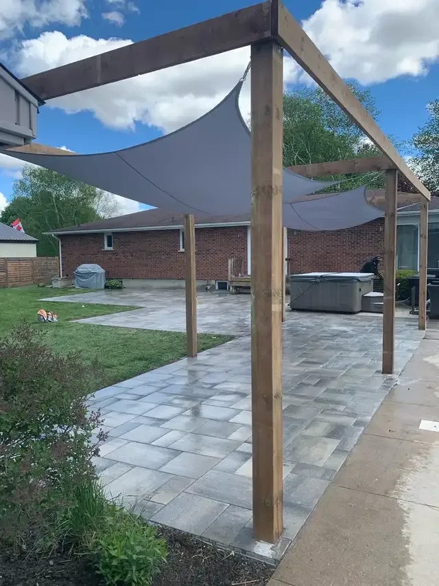 interlocking bricks & retaining walls in Interlock, Paving & Driveways in London - Image 9