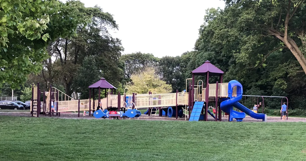 Playground at Thames Park. Published in the source’s 2020 park visit report. Current equipment may differ.
